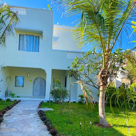 White Villa - Paparemo Beach Ватаму Экстерьер фото
