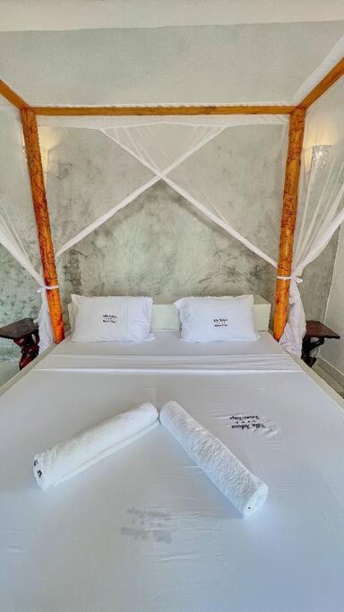 White Villa - Paparemo Beach Ватаму Экстерьер фото
