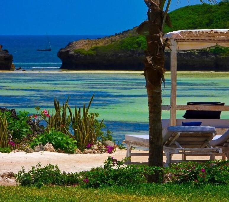 White Villa - Paparemo Beach Ватаму Экстерьер фото