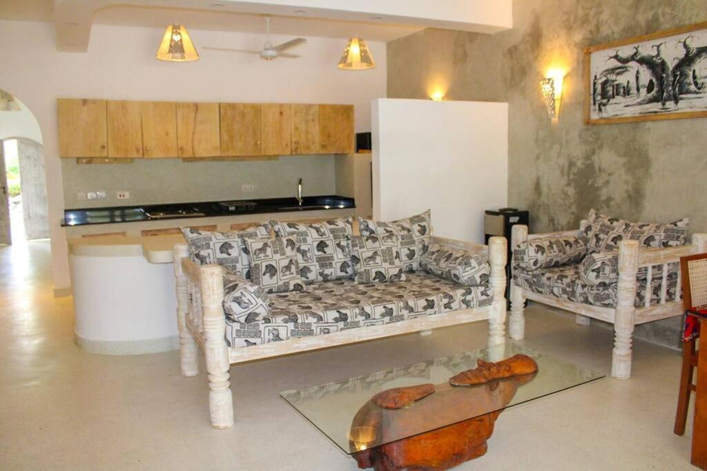 White Villa - Paparemo Beach Ватаму Экстерьер фото